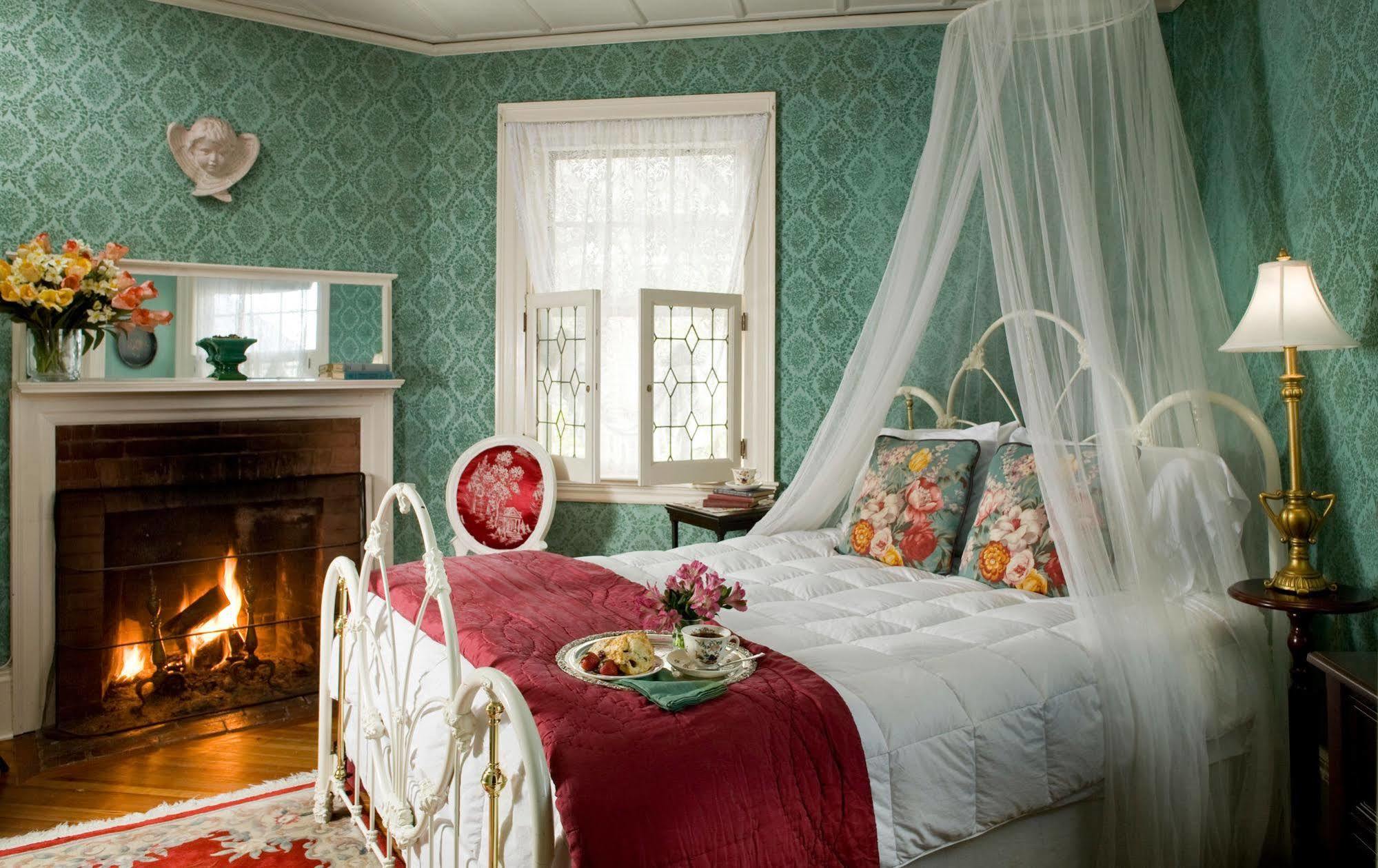 Hampton Terrace Inn Ленокс Екстер'єр фото